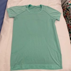 lulu lemon swiftly tech shirt, size 8, great condition, barely worn
